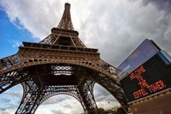 艾菲尔铁塔(Eiffel Tower) 地标广告牌